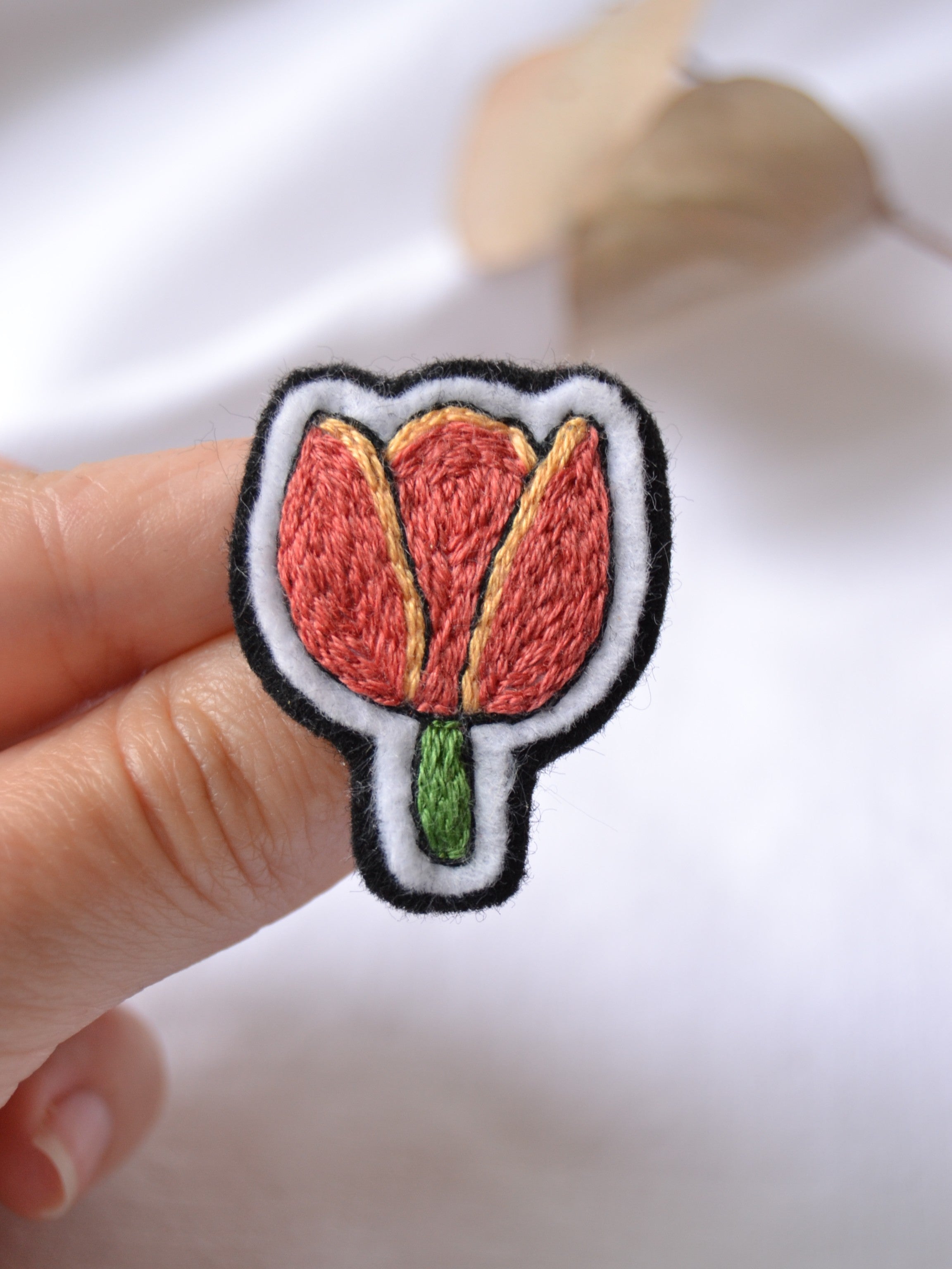 Spilla ricamata - Tulipano